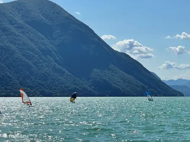 Porto Letizia - Apartamento P6 en Italia, Lagos italianos, Porlezza - apartamento Alrededor de las 15.00 se levanta una brisa, ¡a surfear! Plancha y pack en alquiler.