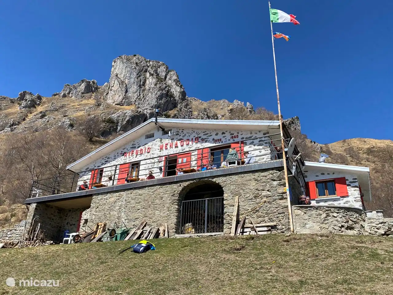 Wählen Sie einen schönen Spaziergang zum Rifugio Menaggio