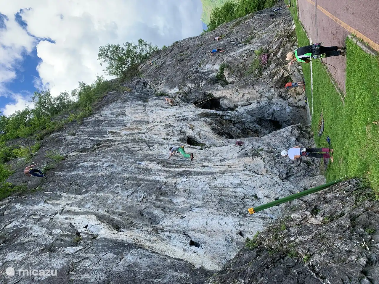 Sie werden diesen Draufgängern begegnen, wenn Sie auf Fahrradwegen entlang des Comer Sees in Richtung Dongo radeln.