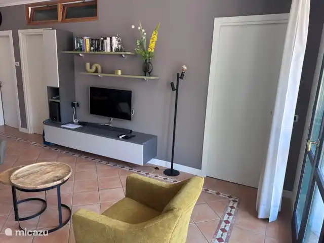 Porto Letizia - Apartamento P6 en Italia, Lagos italianos, Porlezza - apartamento Salón comedor con puertas a los 2 dormitorios