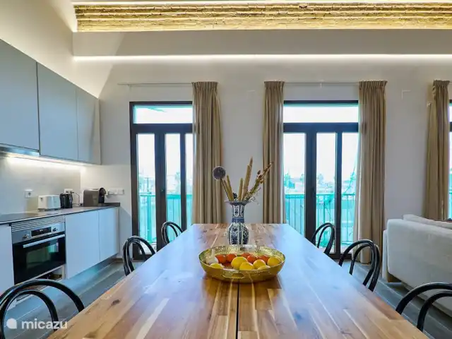 Tres Reinas Valencia - Reina 3 huren in Spanje, Valencia, Valencia (stad) - appartement Aan de eettafel kan je met 8 mensen zitten.