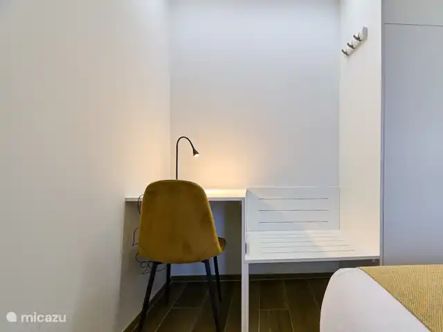 Tres Reinas Valencia - Reina 3 huren in Spanje, Valencia, Valencia (stad) - appartement Een van de twee bureaus. Beeldschermen op aanvraag beschikbaar.