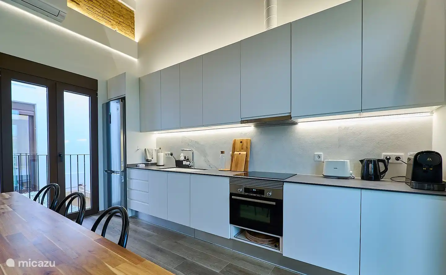 Reina 3 - Tres Reinas Valencia - mit voll ausgestatteter Küche. Kochen, weil man kann, nicht weil man muss, denn es gibt viele gute und preiswerte Restaurants und Imbissbuden in der Nähe.