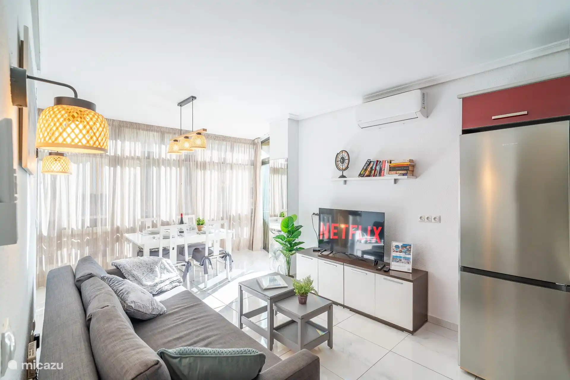 Sala de estar con Smart TV, todo incluido.