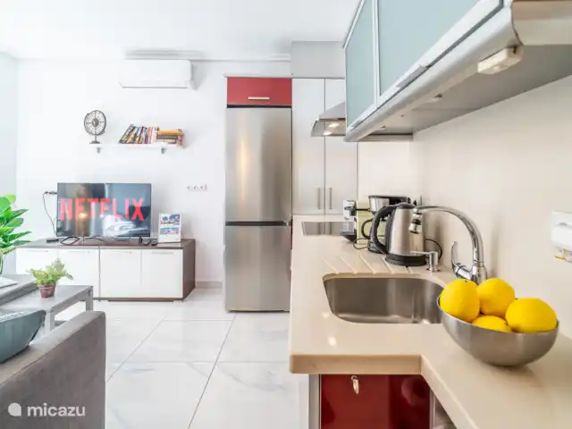 casa linda en España, Costa del Sol, Mijas Costa - apartamento Cocina con acceso al salón.