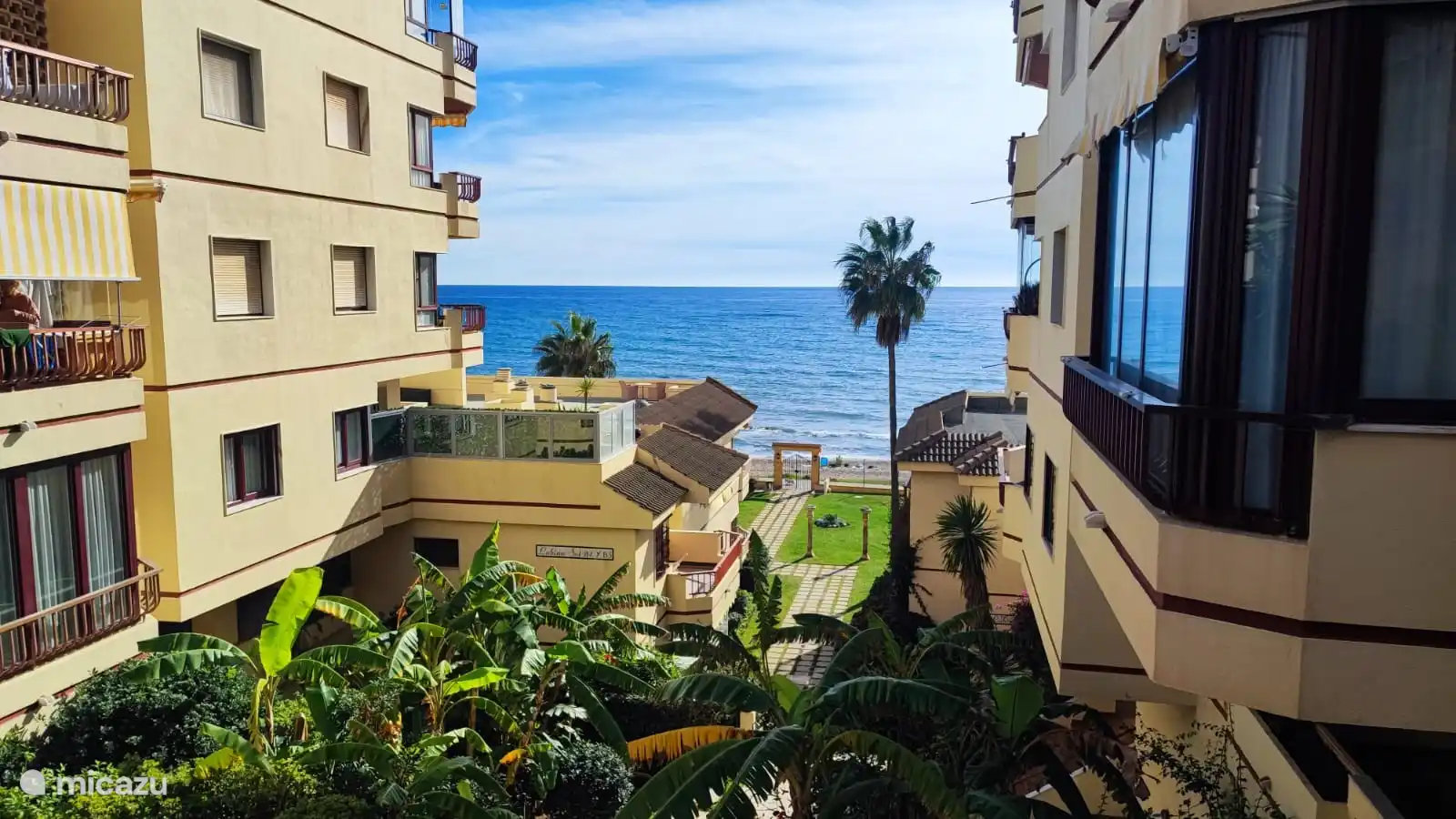 Vista al mar desde el balcón del apartamento 