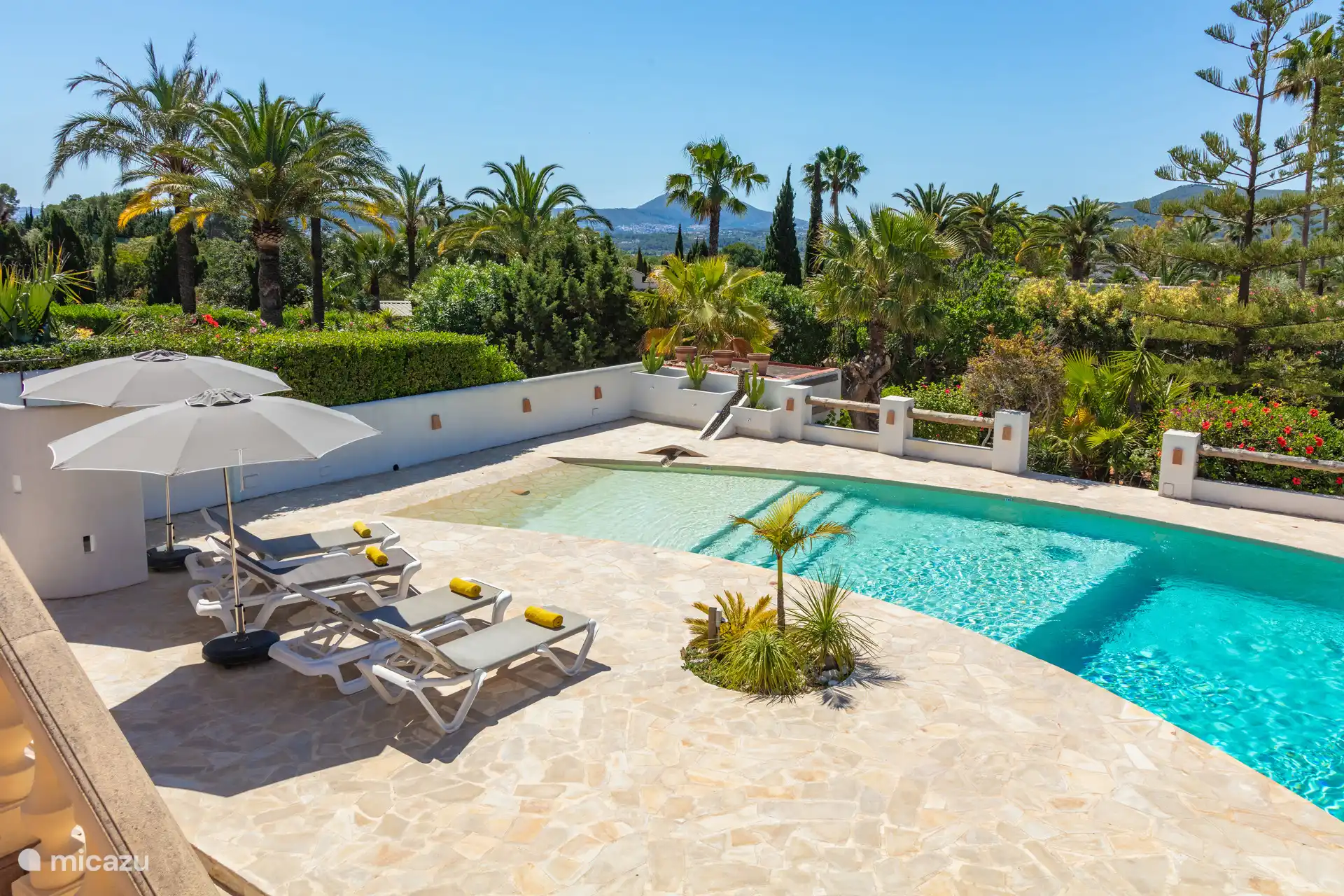Vue sur la piscine