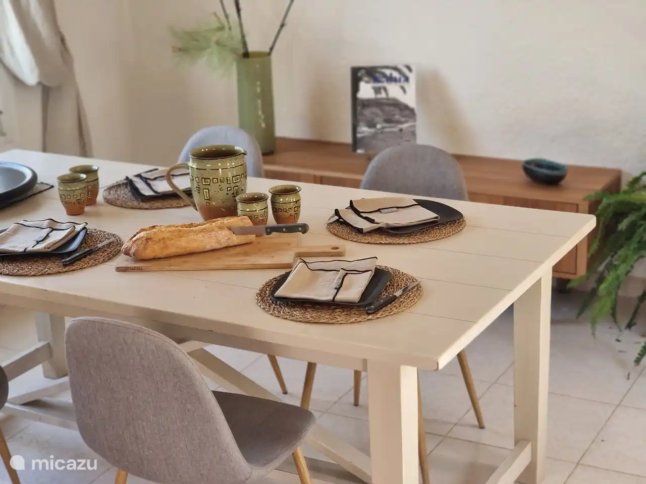 Petit-déjeuner avec du pain frais