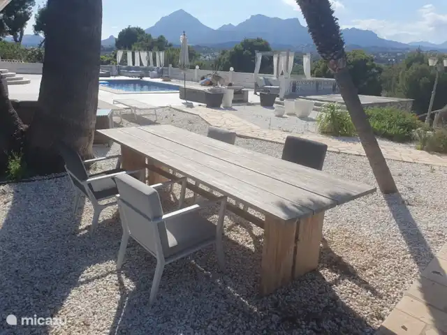 B&B El Paraiso Appartement CIELO | Espagne, Costa Blanca, Altea - appartement coin salon avec vue sur les montagnes et la piscine