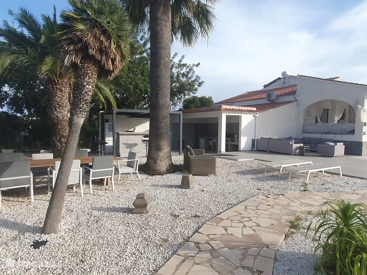 descripción general foto barra y cocina al aire libre con baño al aire libre