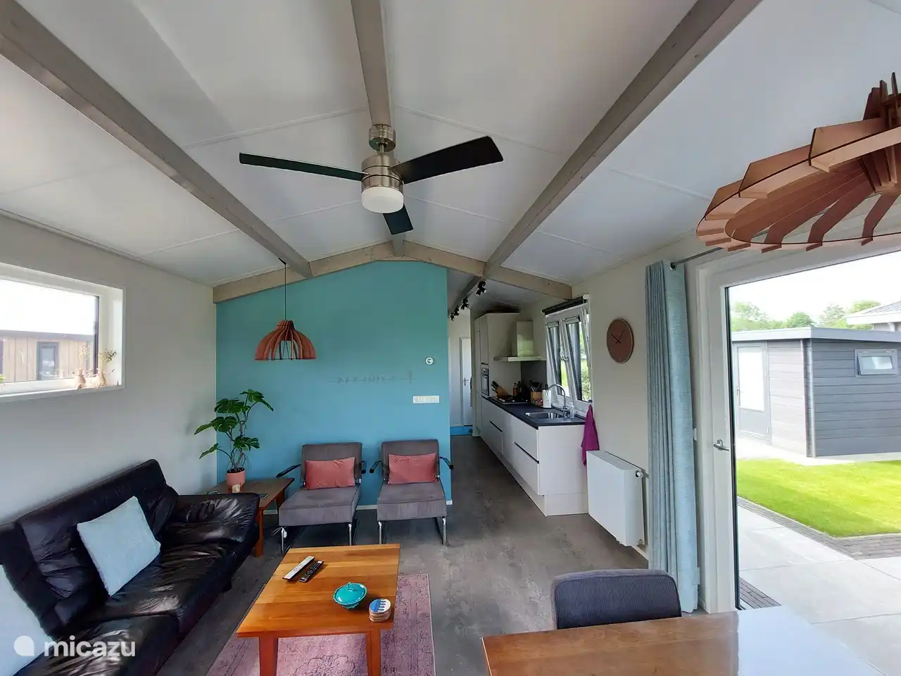 Extra hohes Chalet mit großem Ventilator für Komfort