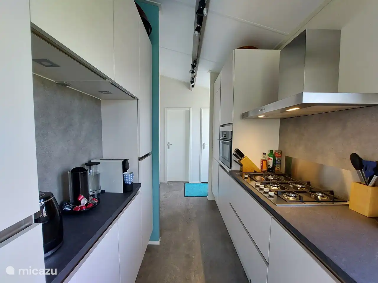 Komplette und luxuriöse Küche