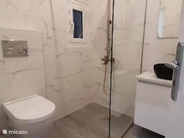 Villa Novina | Grèce, Égine, Salamina - villa Belle salle de bain moderne avec douche à effet pluie