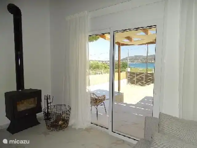 Villa Novina | Grèce, Égine, Salamina - villa le poêle à bois est un merveilleux ajout au printemps et en automne