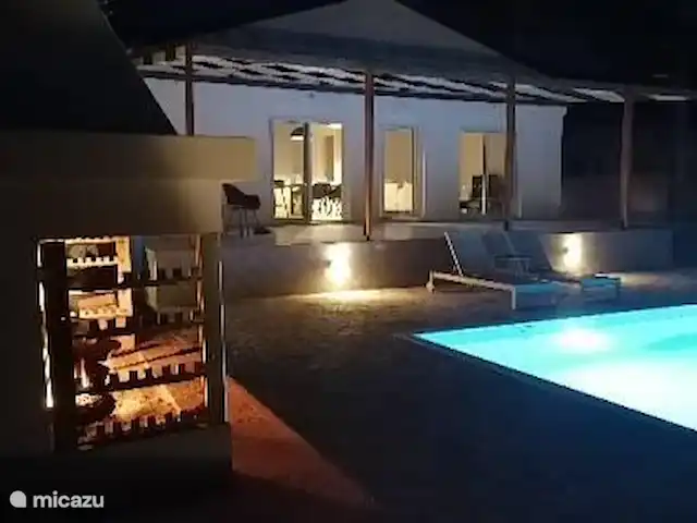 Villa Novina | Grèce, Égine, Salamina - villa le soir la piscine est illuminée