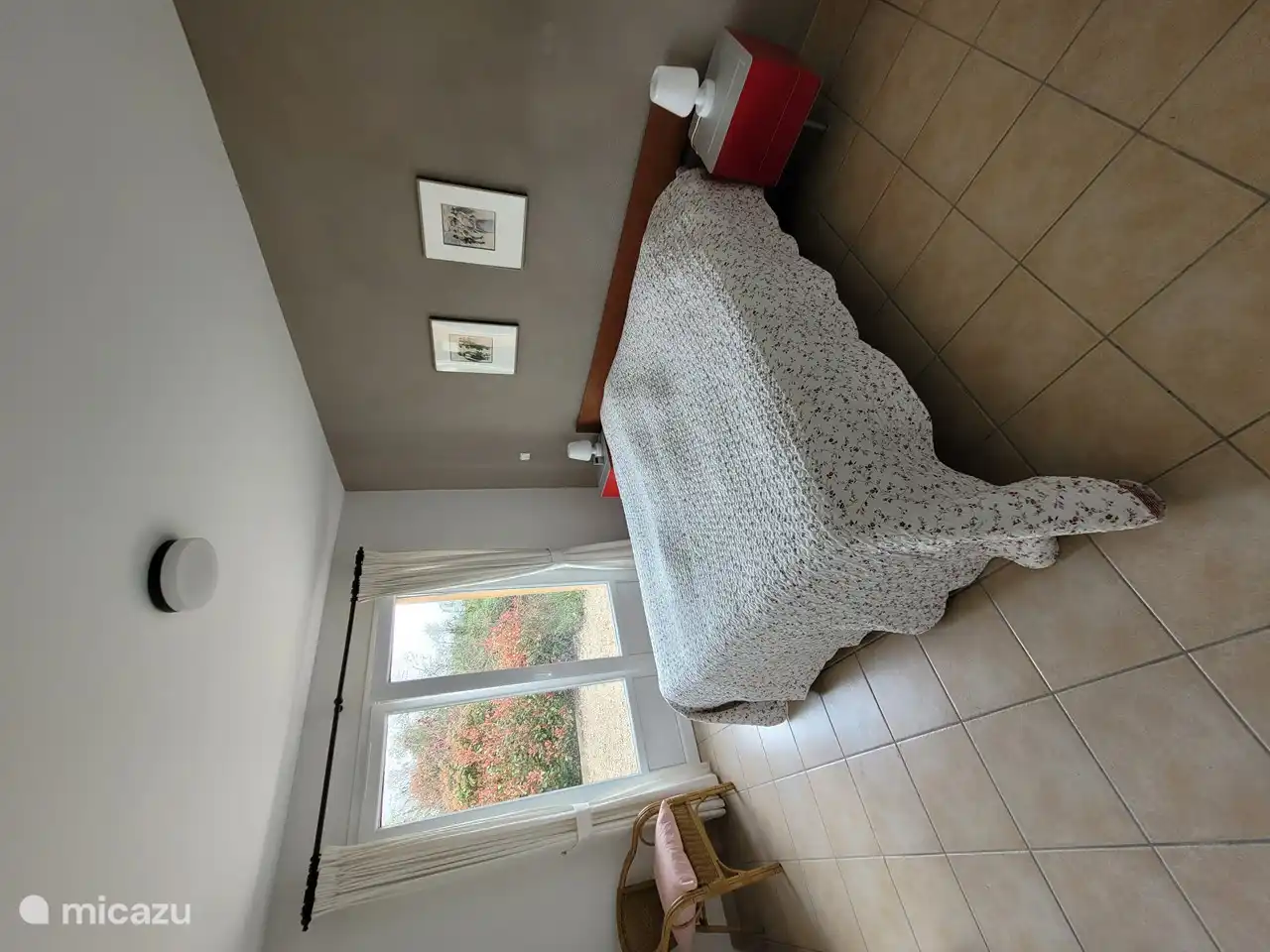 1. Schlafzimmer mit Badezimmer en-suite.
2 Personen Bett 180x200cm
(Auping)