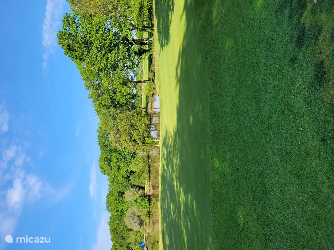 Der schöne gepflegte Golfplatz ist 1 km entfernt.