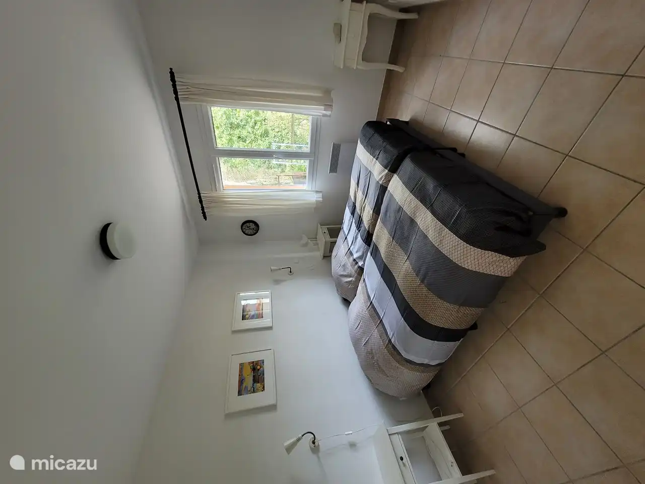 2. Schlafzimmer mit zwei neuen Einzel-Boxspringbetten.