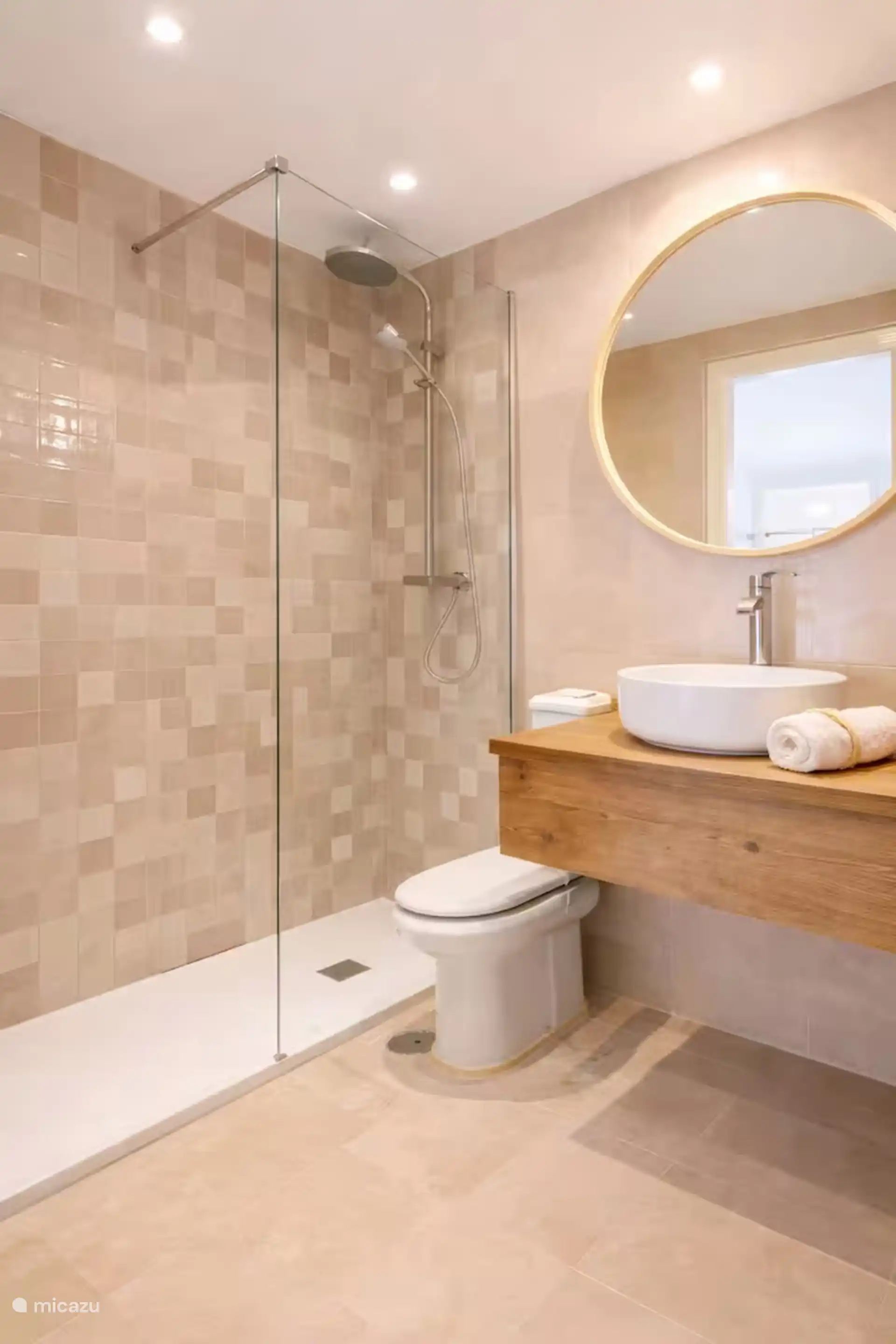 tweede badkamer met regen douche