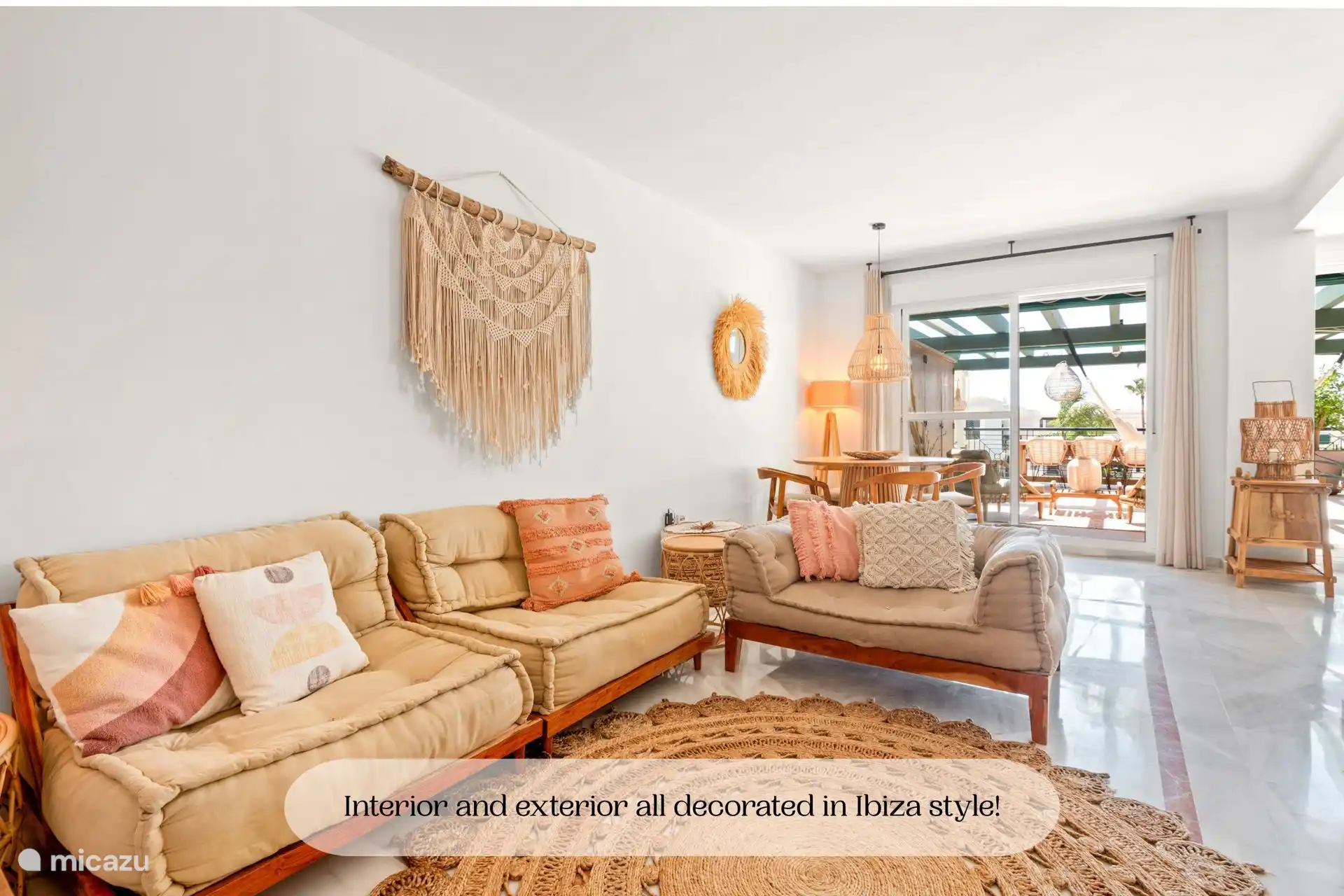 Wohnzimmer-Esszimmer mit offener Küche