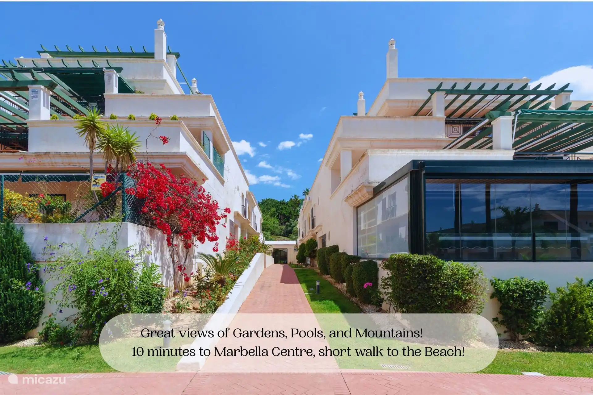 In der Urbanisation gibt es maximal ein- oder zweistöckige Wohnungen mit viel Ziehen in einem wunderschön gestalteten Garten mit olympischen Schwimmbädern!