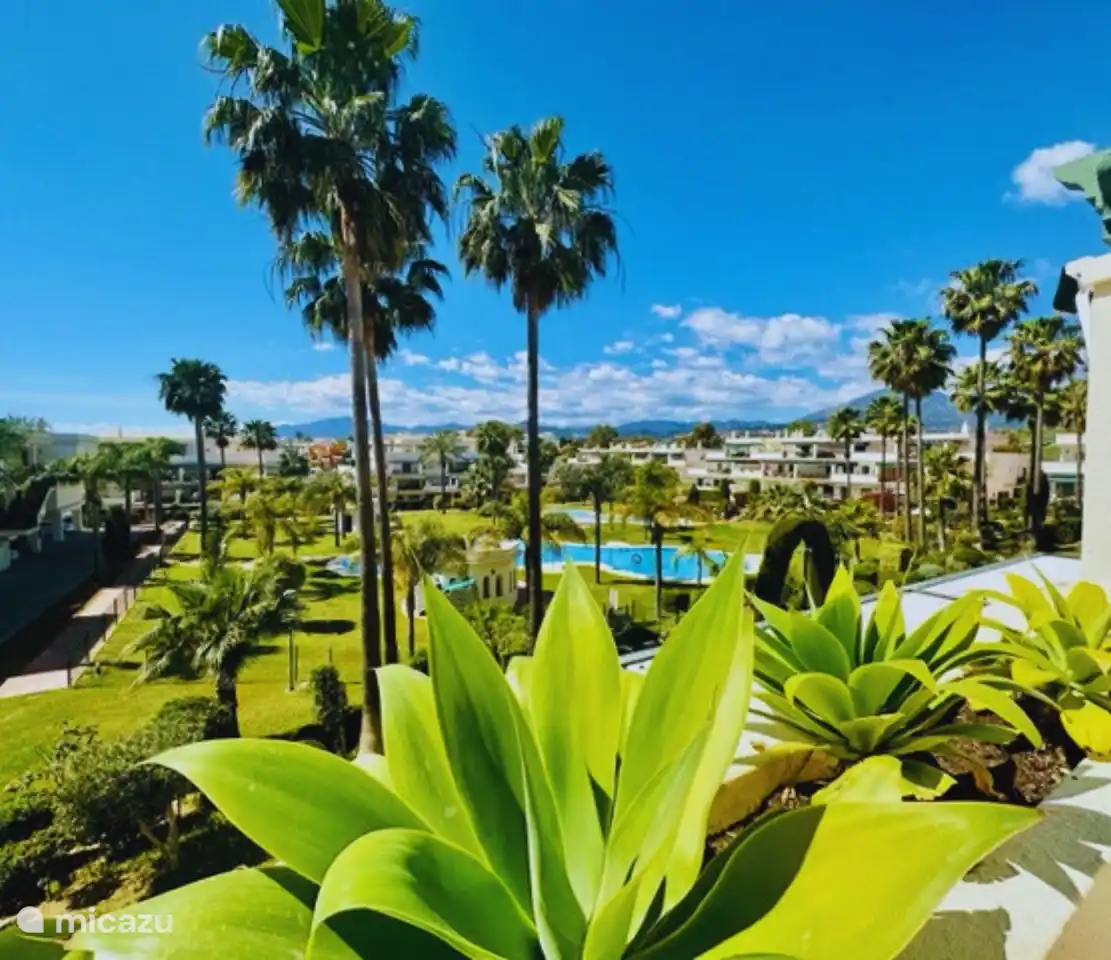 Es hängen auch schöne Accessoires draußen an den Wänden!