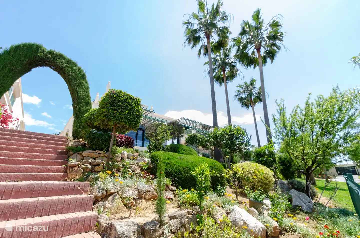 Ein Gärtner steht jeden Tag zur Verfügung, um es zu pflegen!