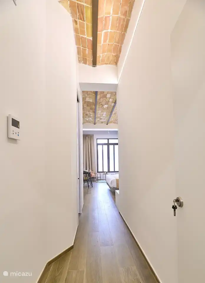 Der Eingang von Reina 1 - Tres Reinas Valencia