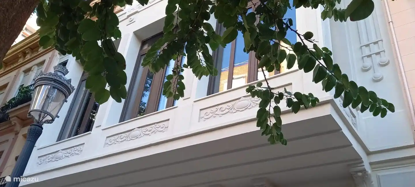 Die Fassade in der Calle de la Reina