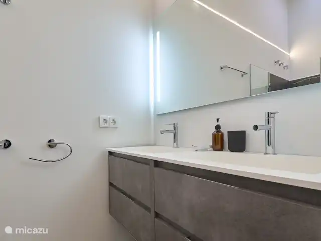 Tres Reinas Valencia - Reina 1 huren in Spanje, Valencia, Valencia (stad) - appartement De badkamer van Reina 1 - Tres Reinas Valencia