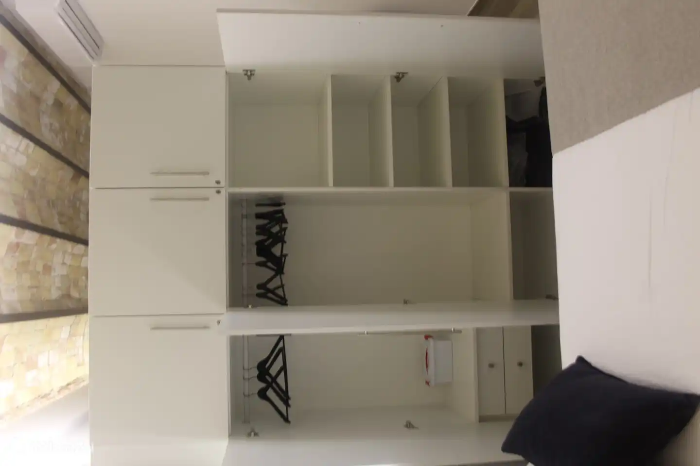 Viel Stauraum in Reina 2 von Tres Reinas Valencia.