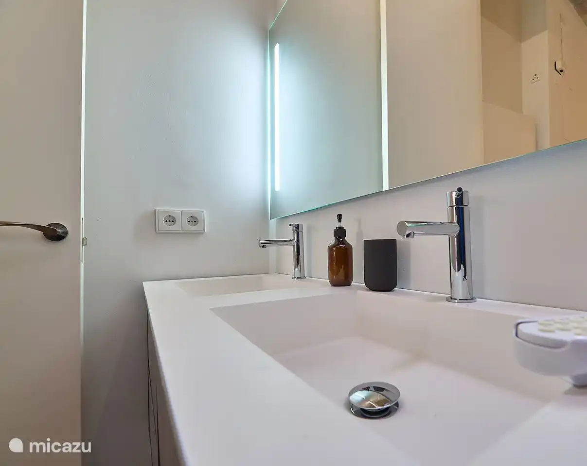 Reina 2 - Tres Reinas Valencia -