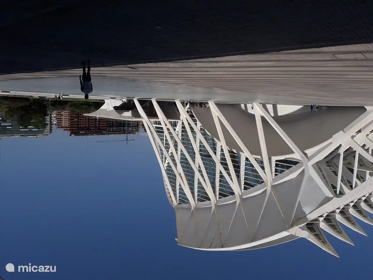 Ciudad de las Artes y las Ciencias (CAC) - die Stadt der Künste und Wissenschaften, darf bei einem Besuch in Valencia nicht fehlen. Ciudad de las Artes y las Ciencias wurde von Santiago Calatrava, einem Architekten aus Valencia, entworfen.