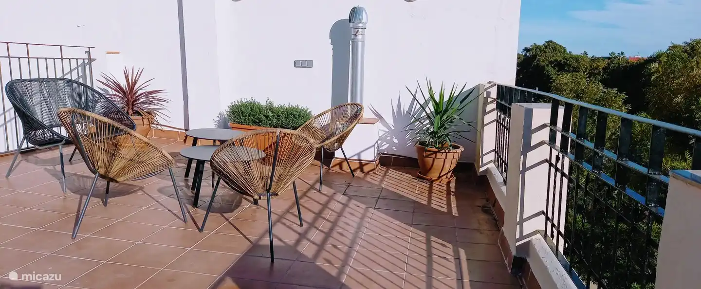 Einer der Sitzbereiche auf der Dachterrasse