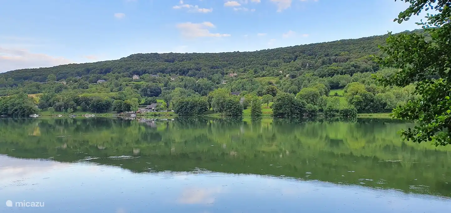 Blick auf den See vom Ferienpark