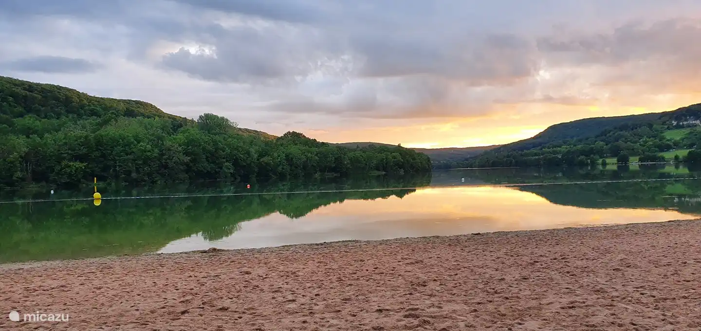 Strand weiter unten am See