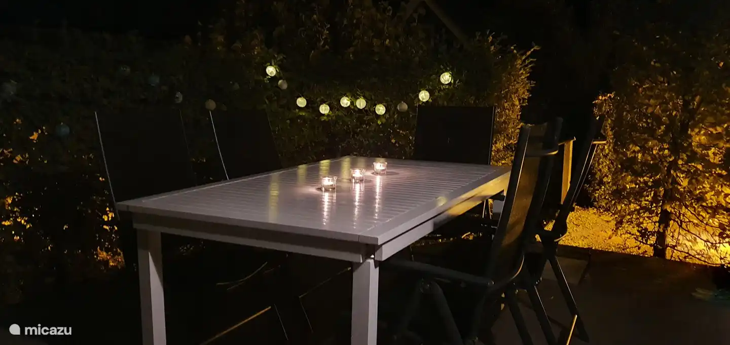 Abends Terrasse vor dem Chalet