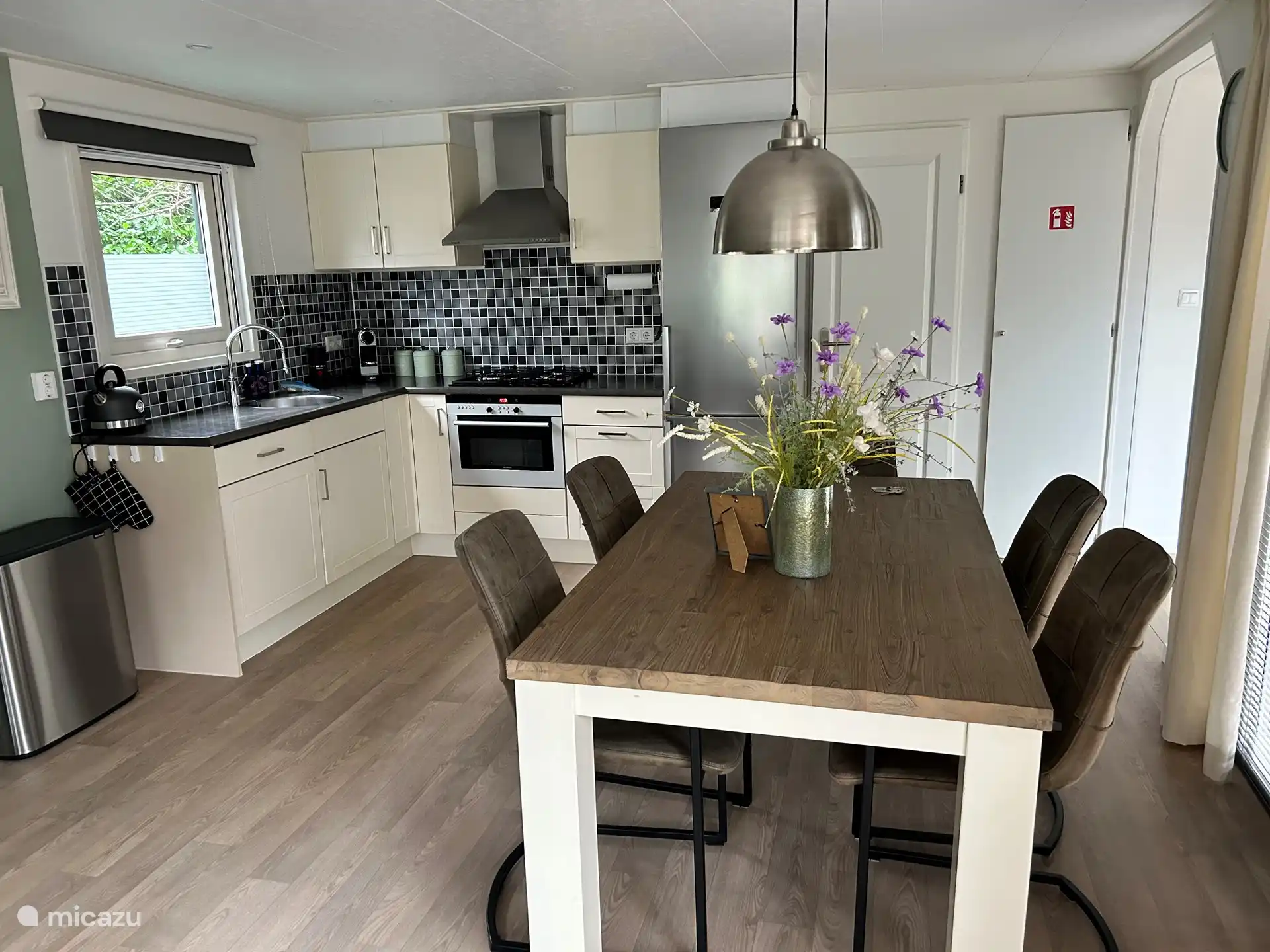 Geräumiges Wohnzimmer