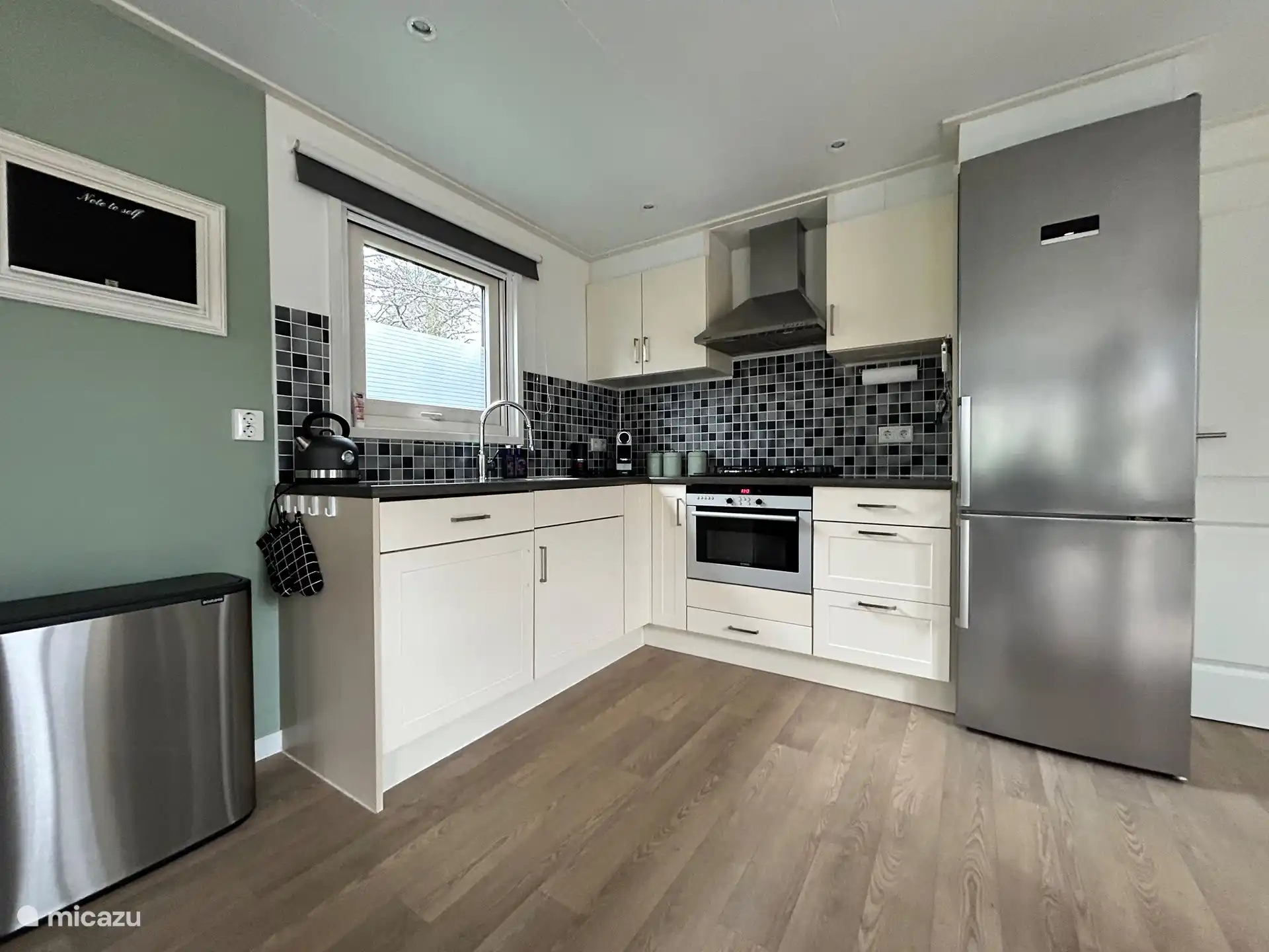 Geräumige Küche komplett ausgestattet