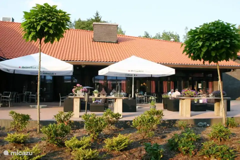 Restaurant de Ruggestee. Im Park.