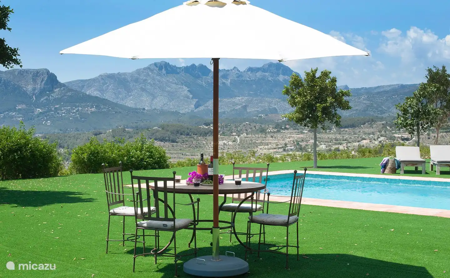 table à l'extérieur