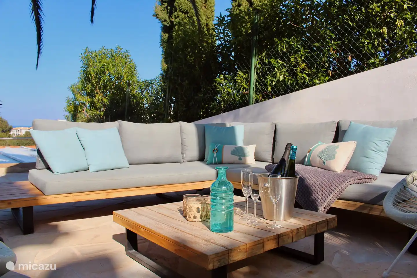 The cozy lounge set under the palm trees.