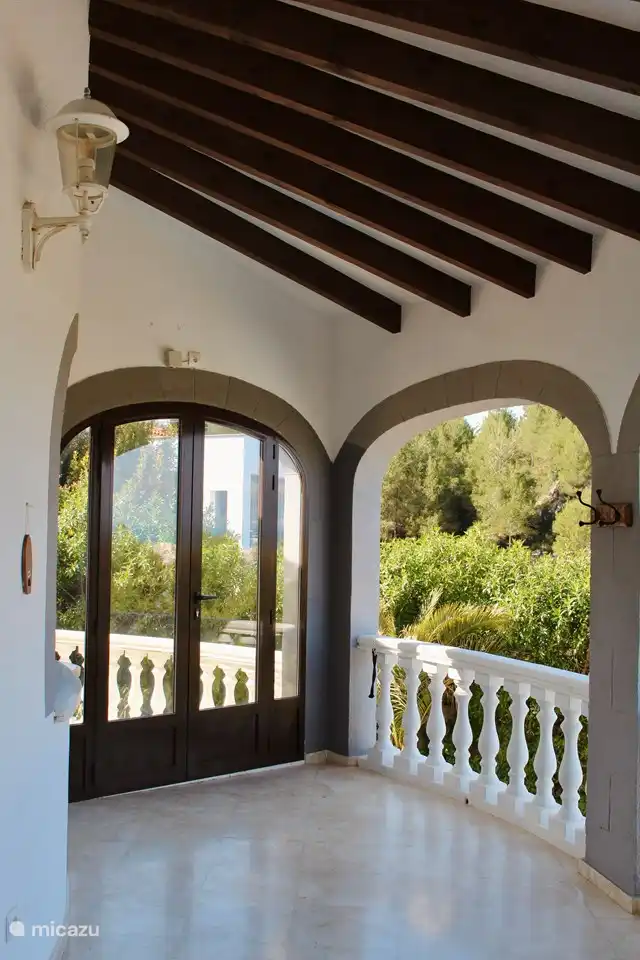 The covered part of the naya.