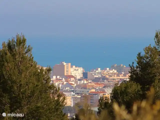 Villa Las dos Hermanas | Espagne, Costa Blanca, Dénia - villa La vue depuis la naya sur la mer Méditerranée, la ville de Dénía et Castillo de Dénía, magnifiquement éclairée la nuit. (1/2)