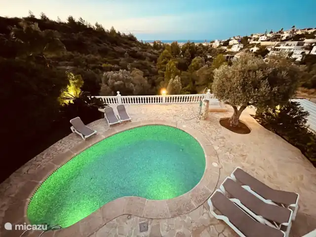Villa Las dos Hermanas | Espagne, Costa Blanca, Dénia - villa La piscine au crépuscule.