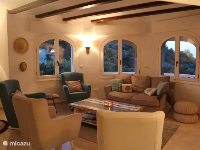 Villa Las dos Hermanas | Espagne, Costa Blanca, Dénia - villa Le salon avec de belles chaises et un canapé confortable. (2/2)