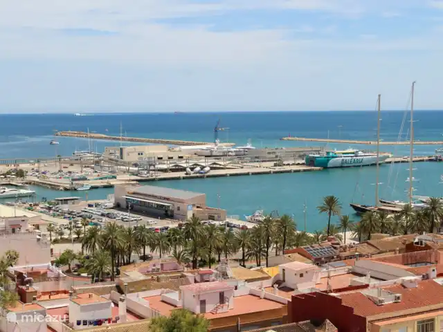 Villa Las dos Hermanas | Espagne, Costa Blanca, Dénia - villa Le port de Dénia avec le Balearia. Grâce à ce ferry, la ville est en liaison directe avec l'Ibiza toujours animée.