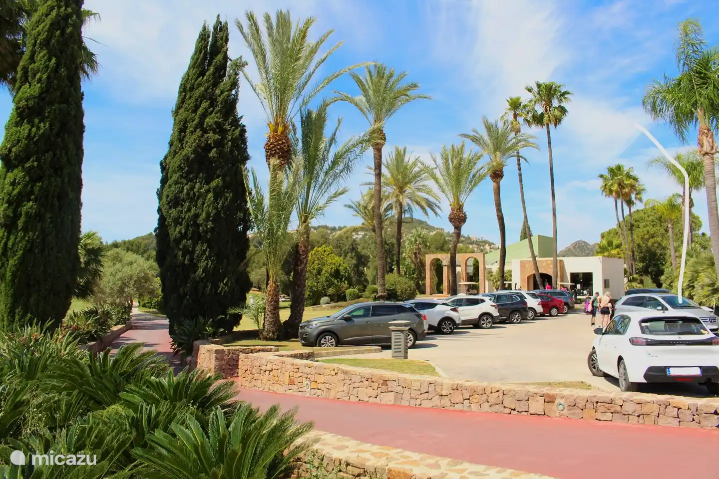 The golf course at 13 minutes by car from the villa called ''La Sella Golf''.