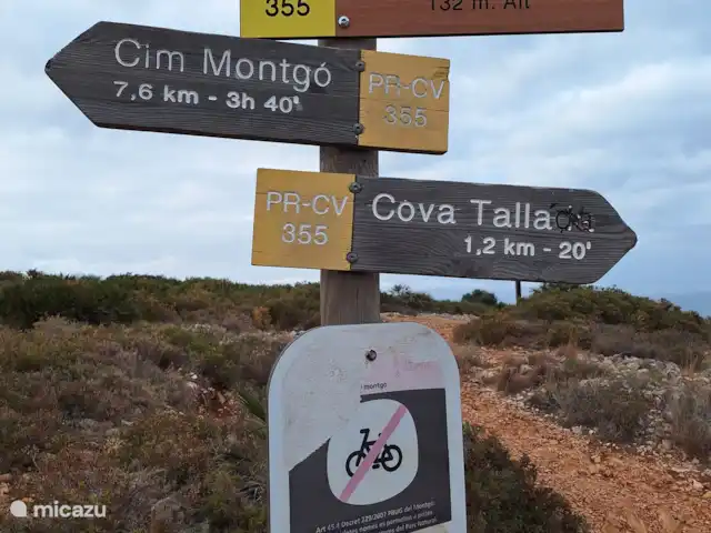 Villa Las dos Hermanas | Espagne, Costa Blanca, Dénia - villa Les itinéraires pédestres de Las Rotas. La plus haute est la Torre del Gerro. Celui-ci a été construit au 1020ème siècle pour protéger la côte contre les attaques de pirates. Le nom vient de la forme d'une cruche.