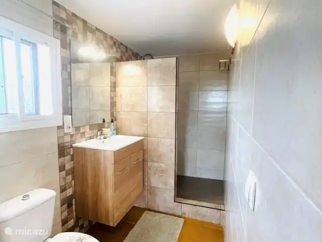 Estudio Risa en España, Andalucía, Viñuela - studio Baño